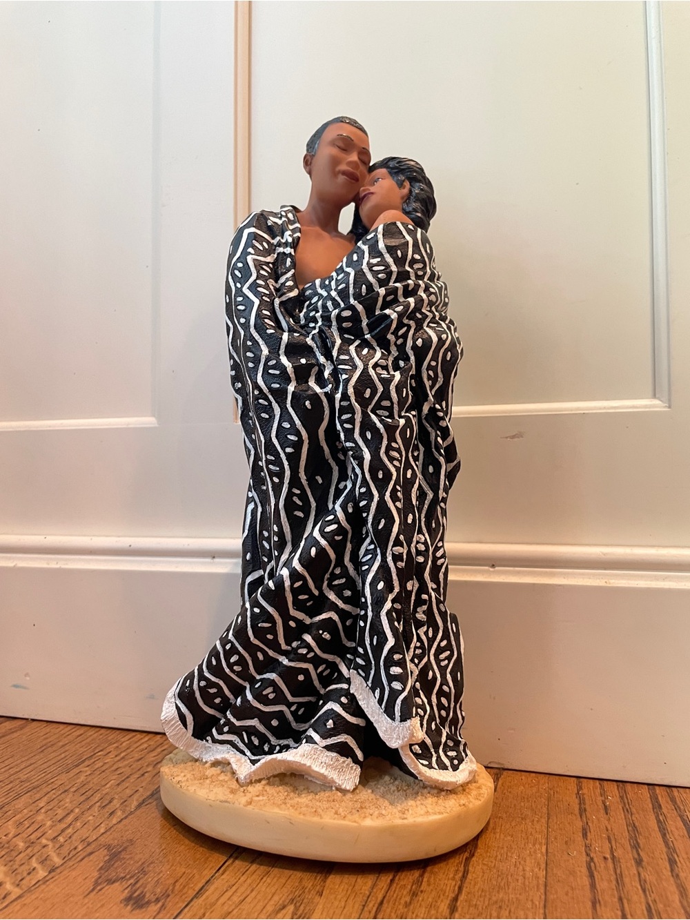 Black & White Embrace Figurine - Couple Sculpture